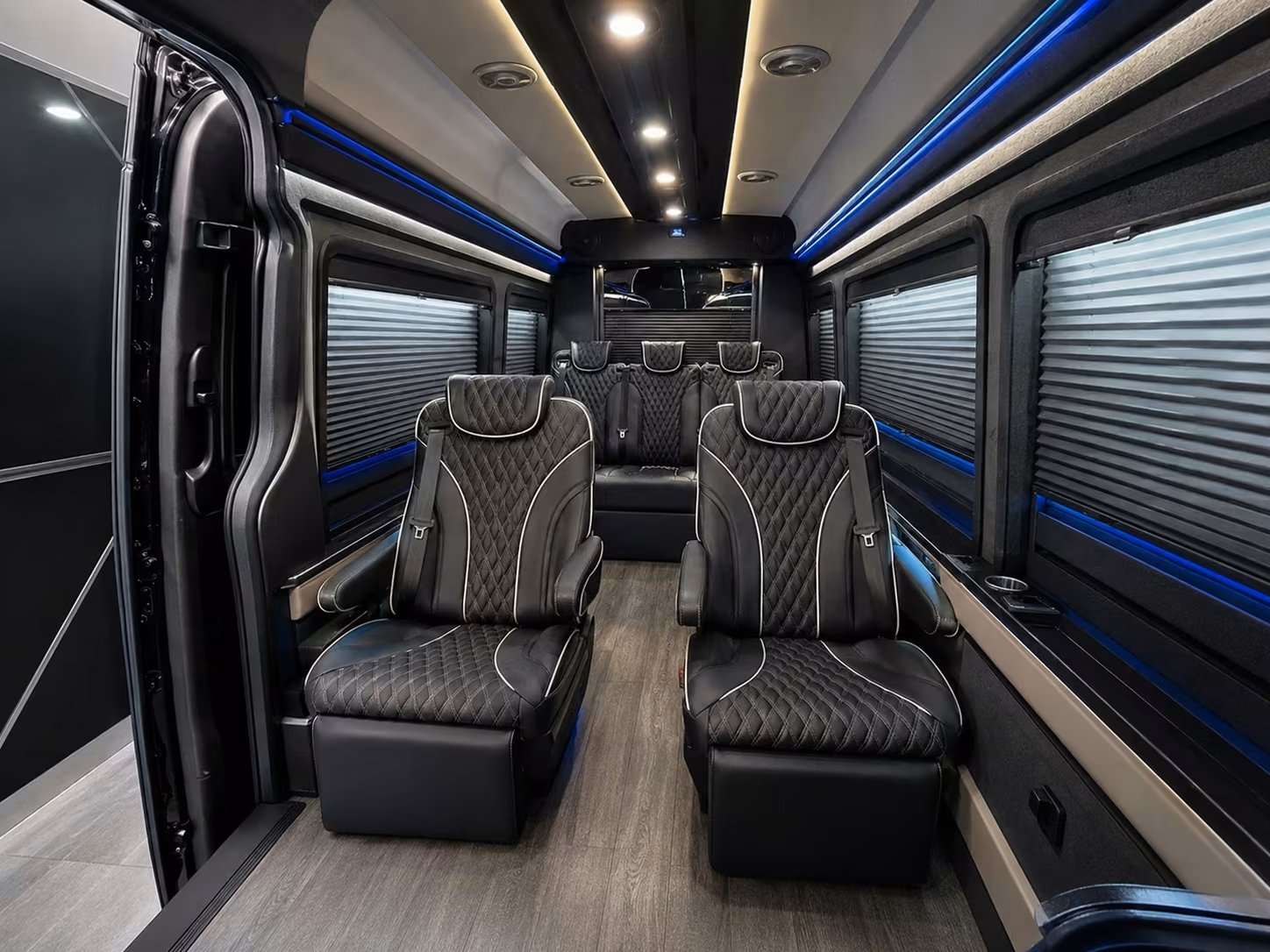 lakewood corporate airport bus rentals for work groups