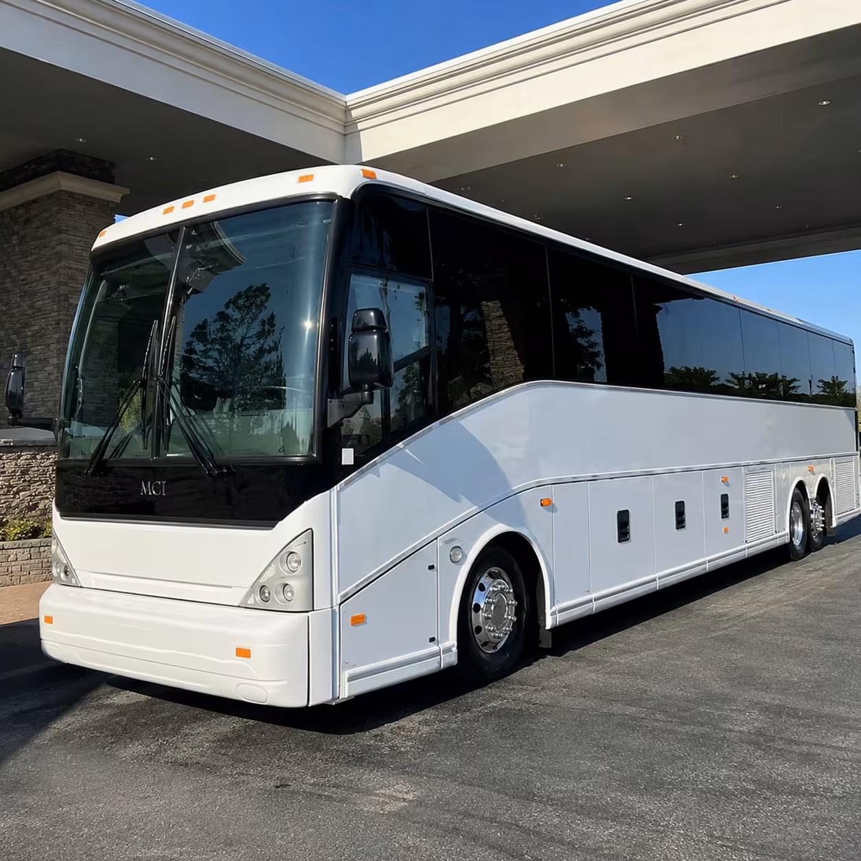 lakewood employee commuter shuttles on the i 605 and i 405