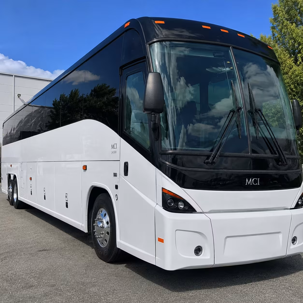 lakewood shuttle buses for los alamitos jftb personnel