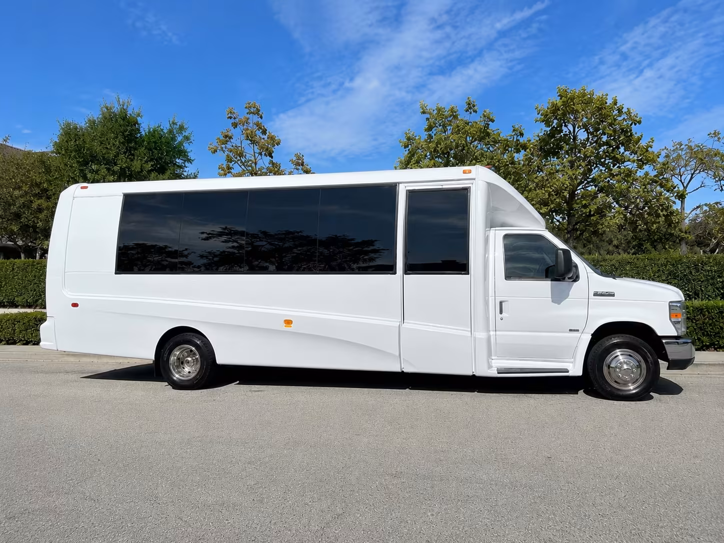 minibus rentals and motorcoaches for lakewood concert groups