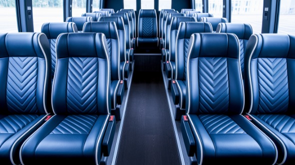 lakewood 15 passenger minibus rental